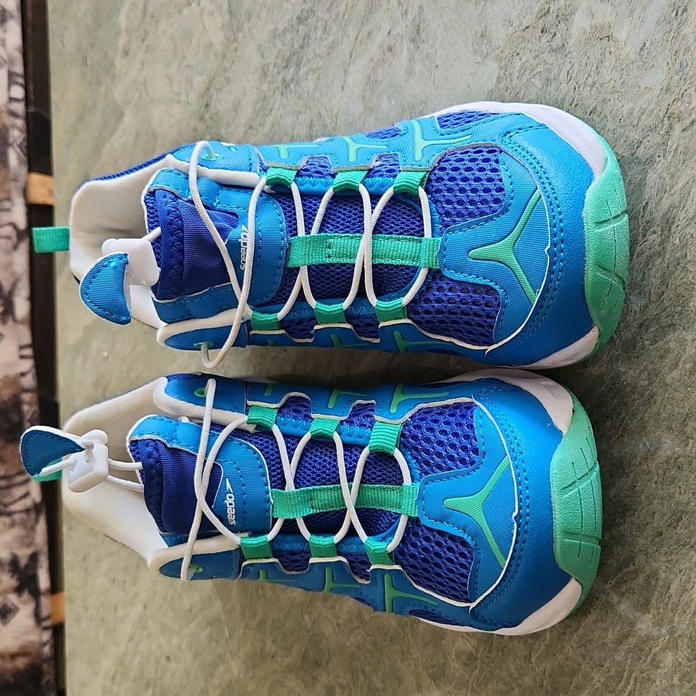 Womens Speedo water shoes, size 7, blue and green trim.
